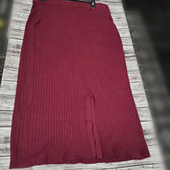 Avenue Plus Size 2X Ribbed Knit Midi Skirt Burgund - Picture 3 of 6